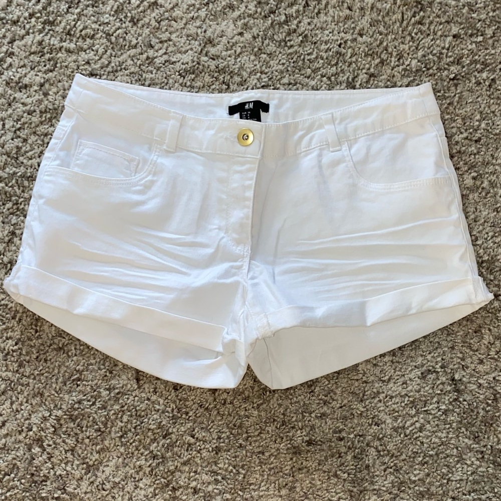 New H&M white shorts